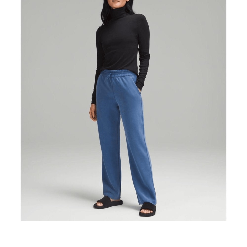 Lululemon Athletica Softstream workout wide leg Pants Size 10 NWOT